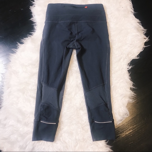 Athleta Gray Cropped Leggings - Picture 5 of 8